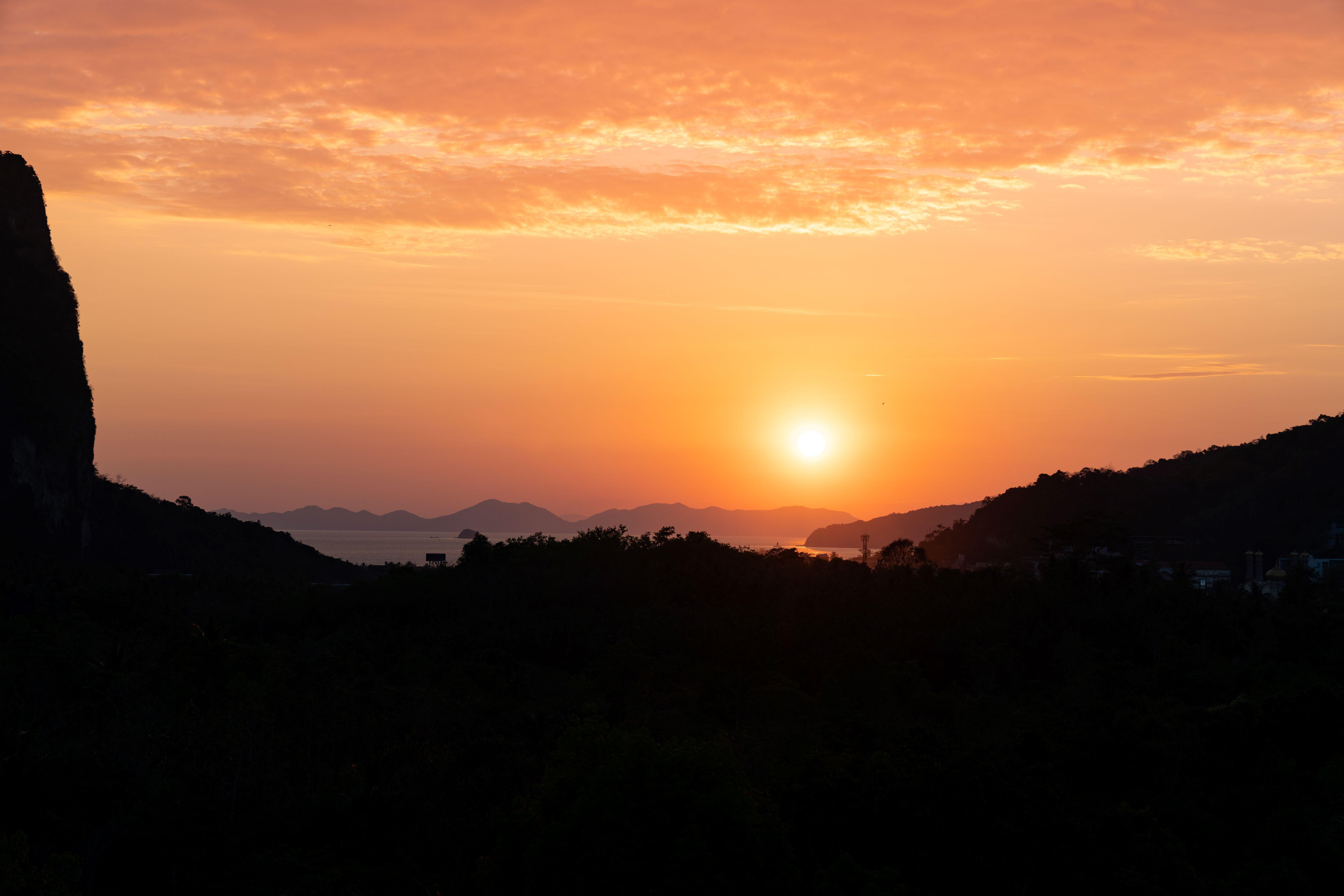 Anana Ecological Resort Krabi - Sha Extra Plus Ao Nang Exterior foto Sunset over the mountains