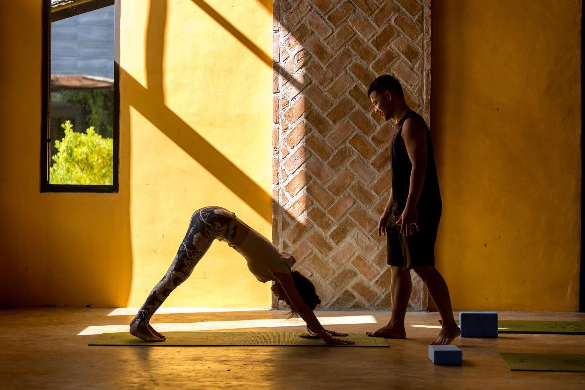 Anana Ecological Resort Krabi - Sha Extra Plus Ao Nang Exterior foto A yoga instructor assists a student with downward-facing dog.